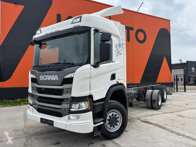 شاحنة Scania P410 4x4+2 HYDRAUICS / FRONT AXE 9T