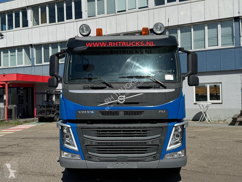 شاحنة Volvo 460 8X2 EURO 6 + INOX TANK