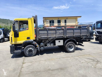 شاحنة قلابة ذات تفريغ خلفي وجانبي Iveco