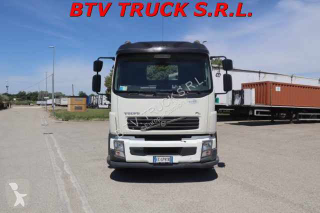 شاحنة Volvo FL