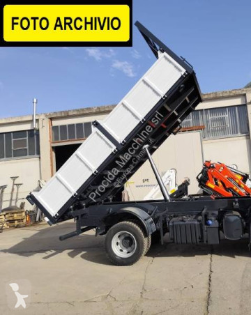 شاحنة قلابة ذات تفريغ خلفي وجانبي Iveco
