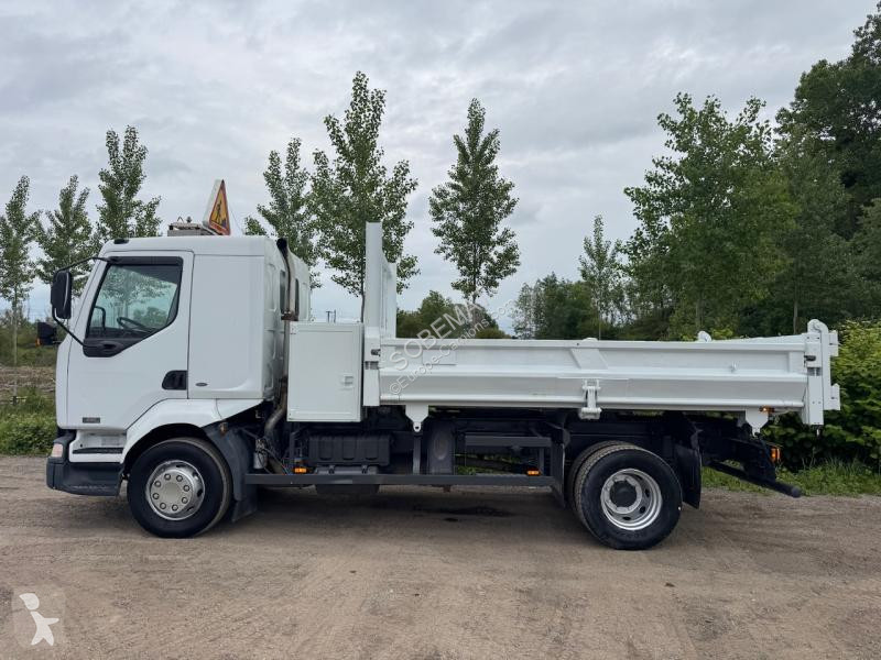 شاحنة Renault 220 DCI