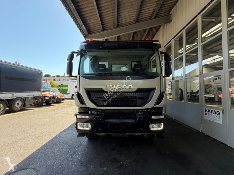 شاحنة Iveco 260t45 trakker
