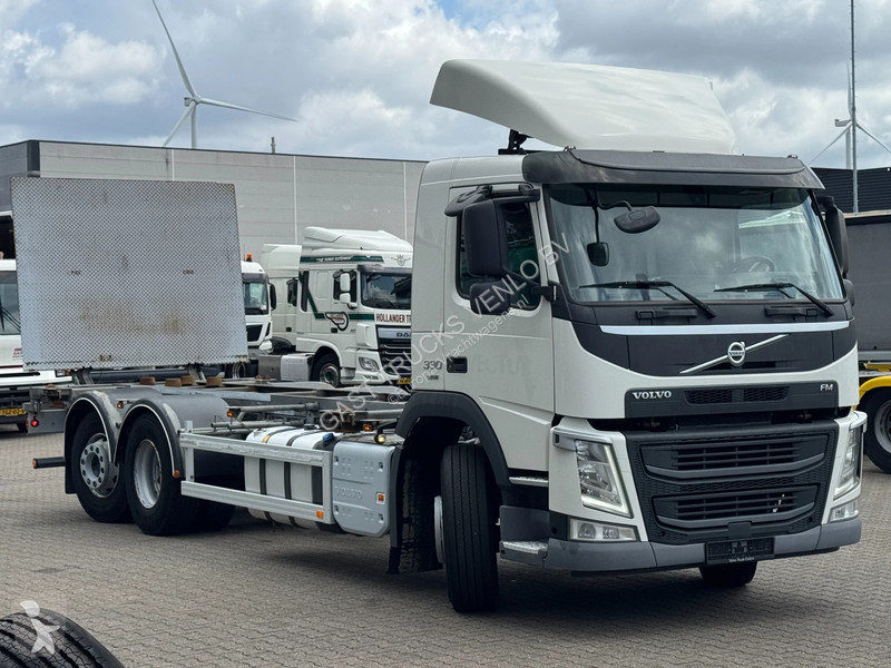 شاحنة Volvo 330 6x2*4 BDF + Lift Only 309Tkm!...