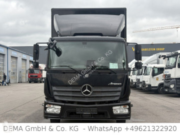 شاحنة عربة مقفلة Mercedes