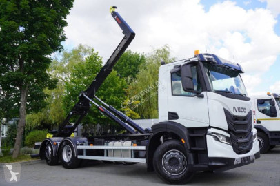 Камион мултилифт с кука Iveco нови