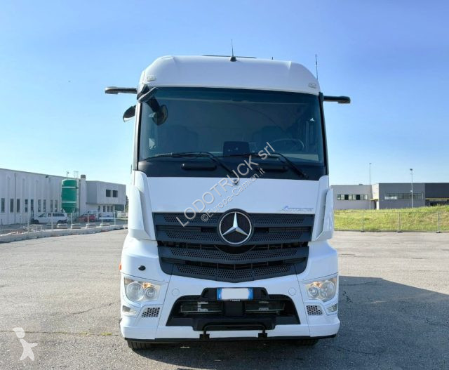 شاحنة Mercedes ACTROS