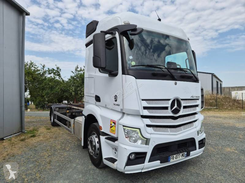 شاحنة مقطورة Mercedes 1845 L