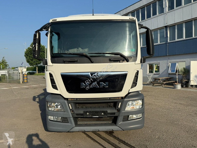 شاحنة MAN TGS 6X2 EURO 6 + BOX 9,70 M + ZEPRO...