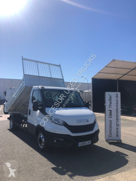 شاحنة Iveco  BASCULANTE
