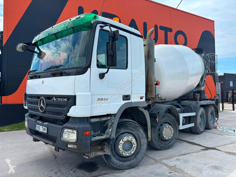 شاحنة Mercedes 3244 8x4 CIFA SL 9 m3