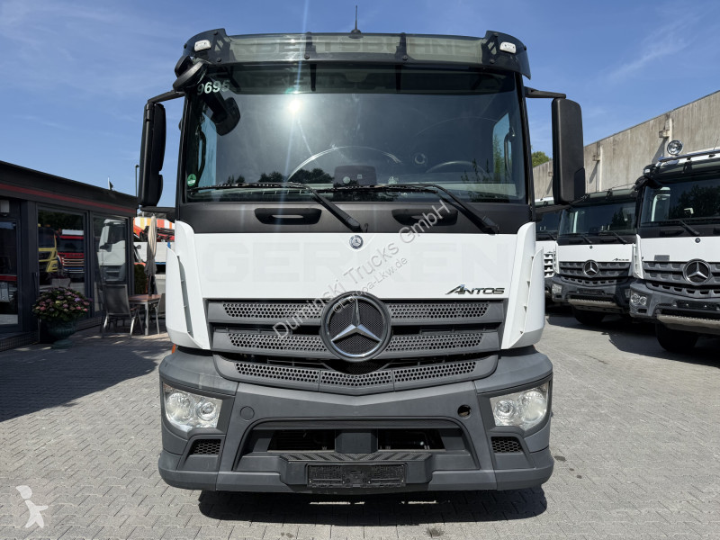 Nosič strojů Mercedes MP4 2532 6X2...