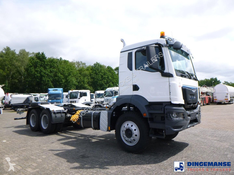 شاحنة MAN 33.360 6x4 chassis Euro 2 new/unused