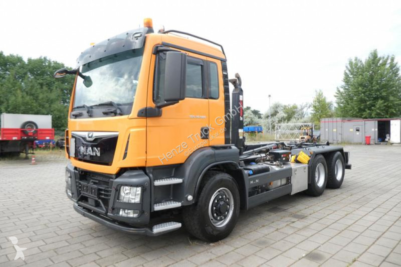 Camión MAN TG-S 26.500 6x6H Abrollkipper Hiab...