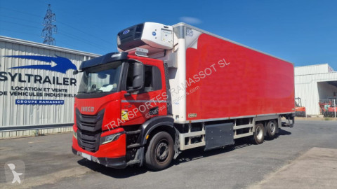 شاحنة برّاد متعدد الحرارة Iveco