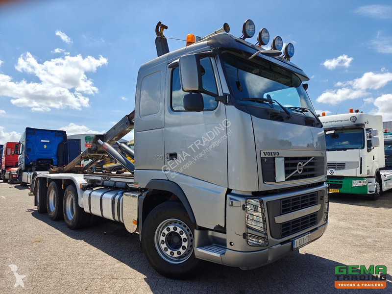 شاحنة Volvo 500 8x4/4 Sleeper Cab Euro5 - Hiab...
