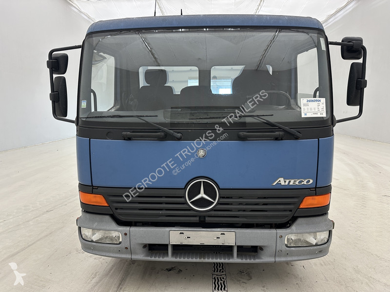 شاحنة Mercedes 818
