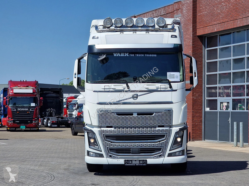 شاحنة Volvo 16750 Globetrotter 8x4*4 - Chassis...