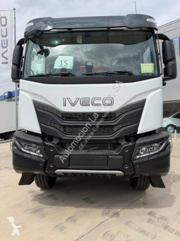 Camión volquete Iveco nuevo