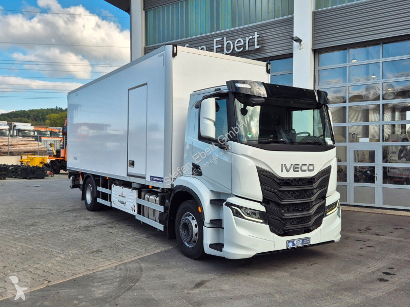 شاحنة Iveco AD190S40/FP Lamberet Mitsubishi LBW...