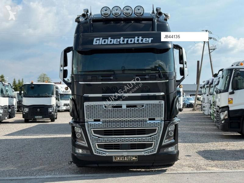 شاحنة مقطورة Volvo