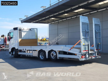 Camión portacoches Volvo nuevo