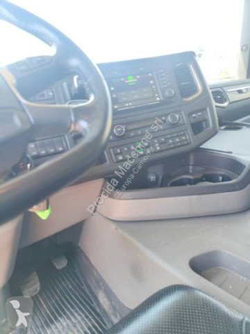 شاحنة ناقلة حاويات متعددة الأغراض Scania