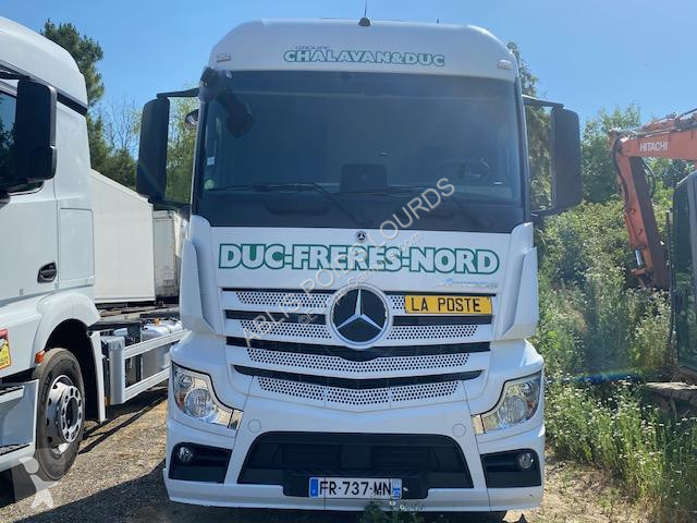 شاحنة Mercedes 1845