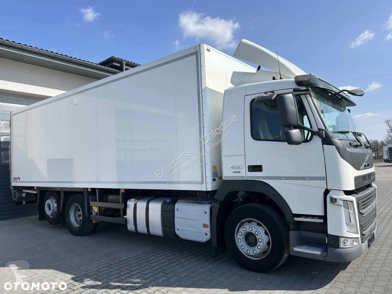 شاحنة Volvo VOLVO  450 CHŁODNIA SCHMITZ CARRIER...