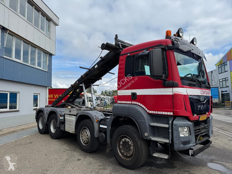شاحنة MAN 41.400 8X4 EURO 6 + 30 TON CABLE LIFT