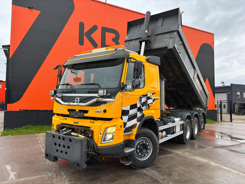 شاحنة Volvo 540 8x4*4 BOX L=6271 mm