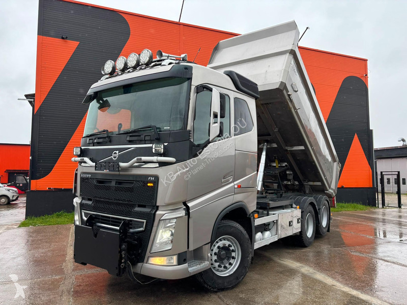 شاحنة Volvo 540 6x4 TANDEM AXLE LIFT / BOX...