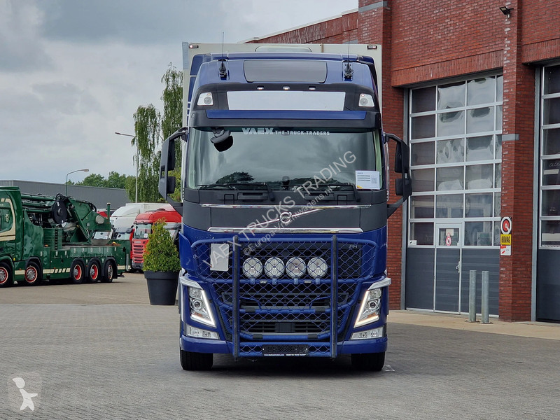 شاحنة Volvo 13460 6X2 - full air - WB600 -...