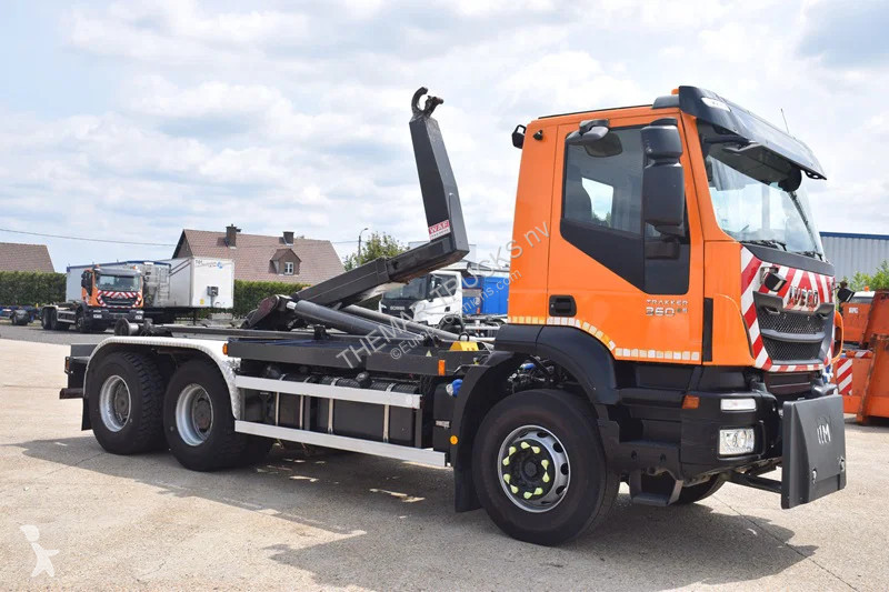 شاحنة Iveco 360 +Waf 20t.hooklift