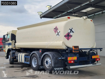 Camion cisterna Volvo