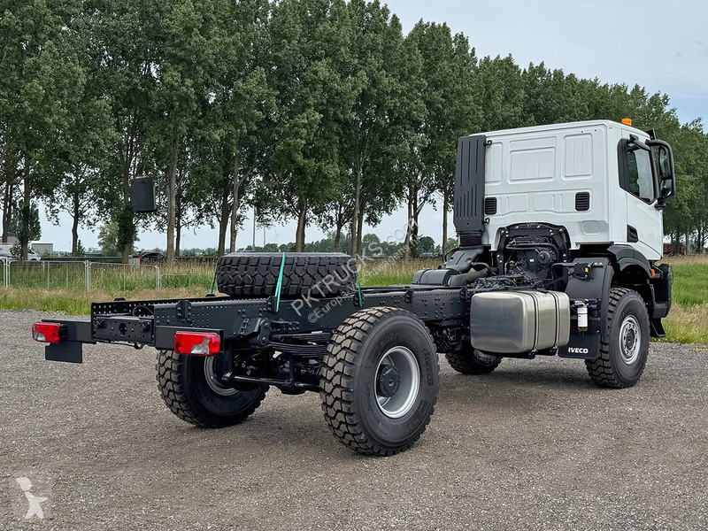شاحنة Iveco AD190T43WH-4500 AT Chassis Cabin (8...