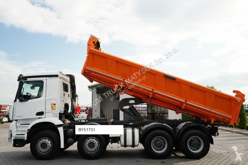 شاحنة Mercedes AROCS 3243