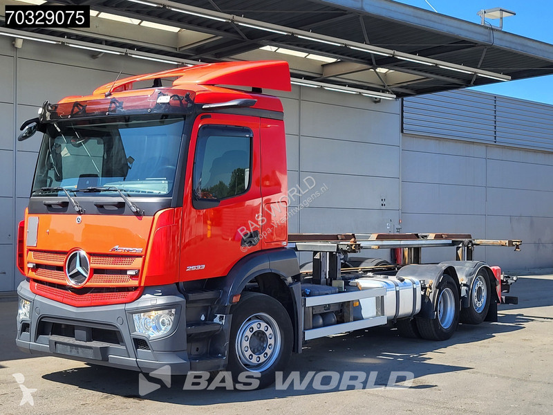 شاحنة Mercedes 2533 6X2 LOW Mileage! Lifting...