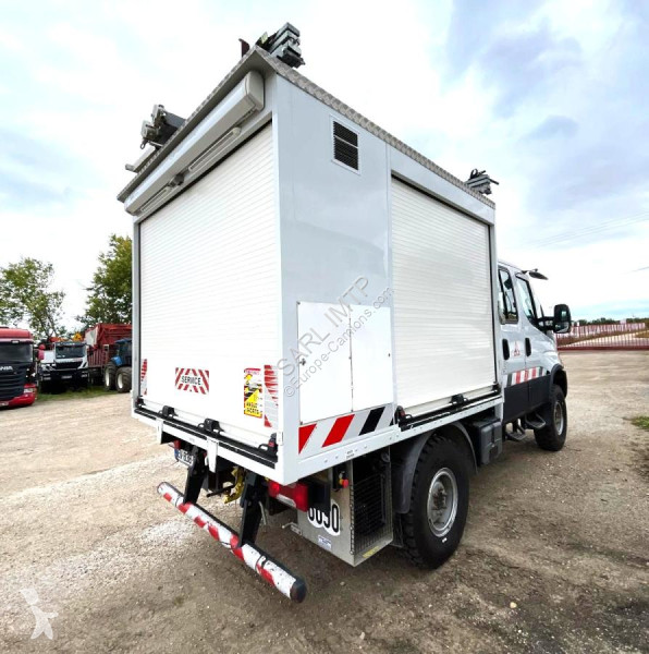 Véhicule utilitaire Iveco DOUB CAB 6 PERSONNES...