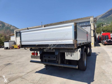 شاحنة قلابة ذات تفريغ خلفي وجانبي Iveco