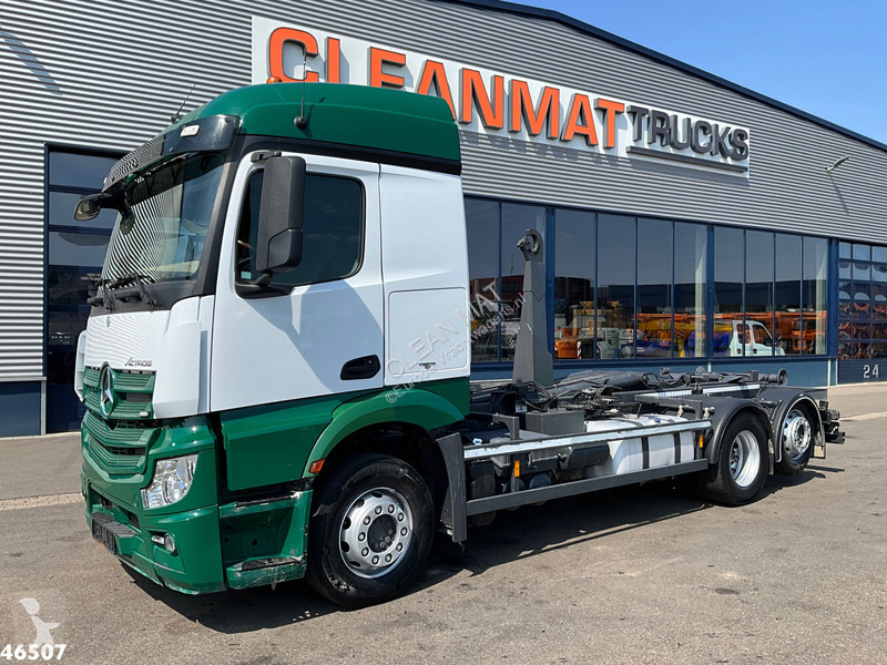 Vrachtwagen Mercedes 2543 20 Ton haakarmsysteem