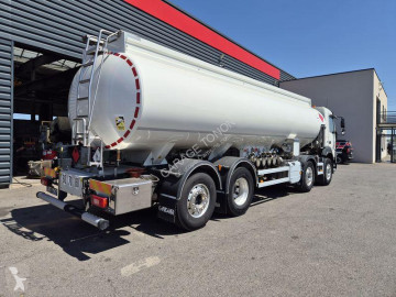 Камион цистерна петролни продукти Volvo