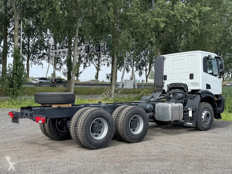 شاحنة Iveco AD380T43H-3800 AT Chassis Cabin (3...