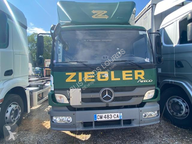 شاحنة Mercedes 1218