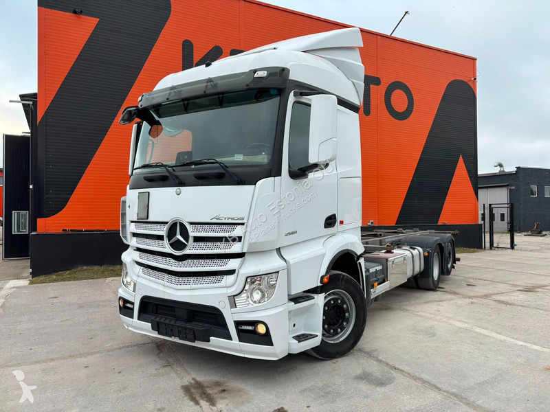 شاحنة Mercedes 2551 6x2 ADR / STREAMSPACE