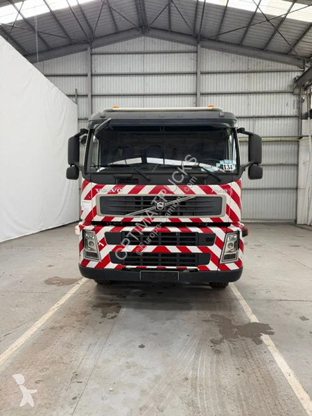 شاحنة Volvo 300 6x2