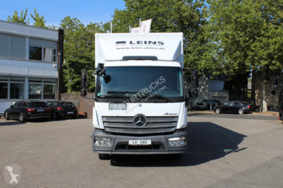شاحنة عربة مقفلة Mercedes