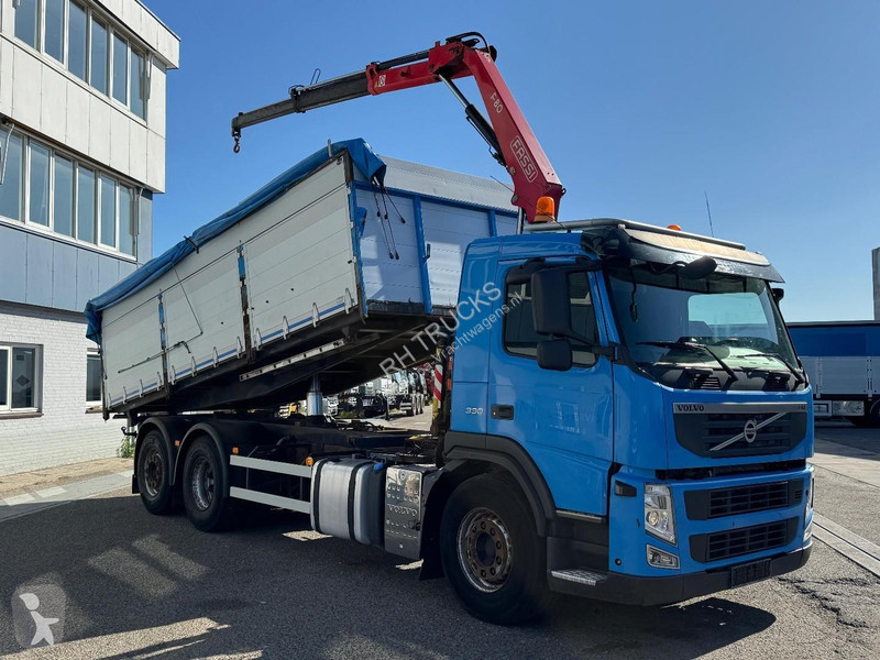 شاحنة Volvo 330 6X2 EURO 5  KIPPER + FASSI...