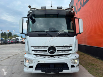 Камион за превоз на едър рогат добитък Mercedes