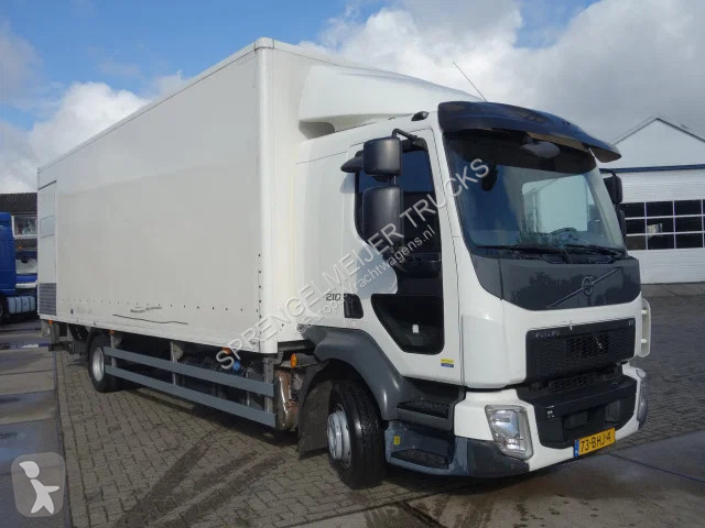 شاحنة Volvo 210